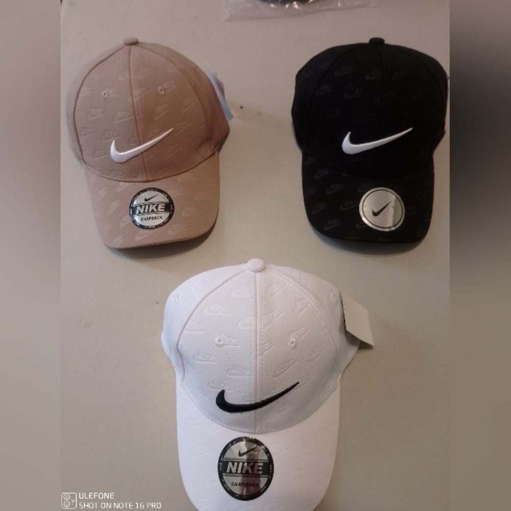 BNWT NIKE STRAP BACK HATS